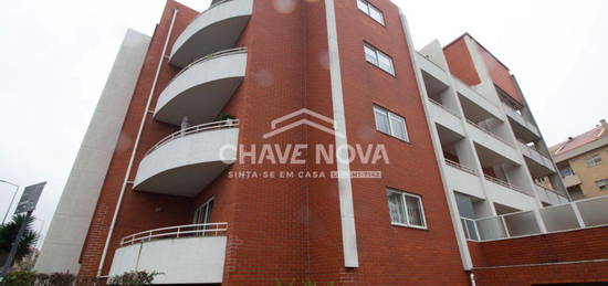 Apartamento T3 em Canidelo Condomínio fechado c/ Aq. Central e BOX