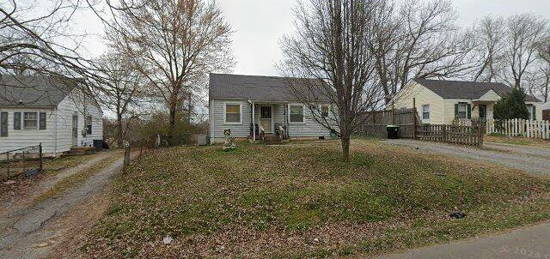 37 Maple St, Clarksville, TN 37042