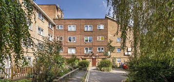 Flat for sale in Chatsworth Road, Mapesbury, London NW2