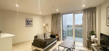 Flat to rent in Goldcrest Building, Newnton Close, London N4