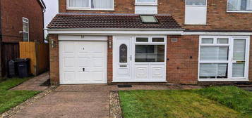 4 bedroom semi-detached house to rent