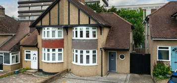 3 bed semi-detached house for sale