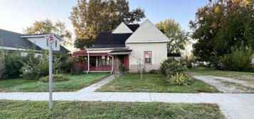 413 W 3rd St, Bicknell, IN 47512