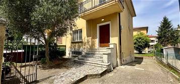 Villa bifamiliare via Giuliano Luzzi, Cappuccini, Montericco, Imola