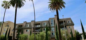 439 N Doheny Dr Unit 301, Beverly Hills, CA 90210
