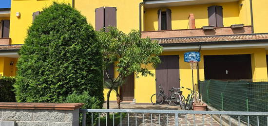 Villa a schiera 4 locali, buono stato, Centro, Viadana