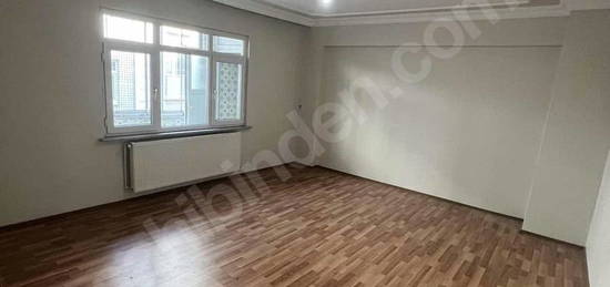 Tramvay Cad.sinin Arka sokağında KİRALIK 3+1 150 M2 3.Kat Daire