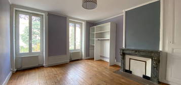 Appartement  à louer, 2 pièces, 1 chambre, 61 m²