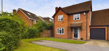 4 bed link detached house for sale