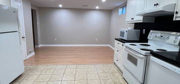 125 Grant Blight Cres, Newmarket, ON L3Y 7W5