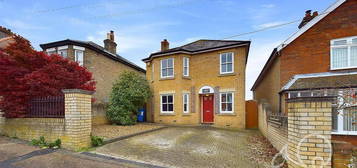 4 bedroom detached house to rent