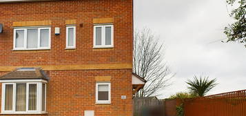 Town house to rent in Melbourne Court, Hemsworth, Pontefract WF9