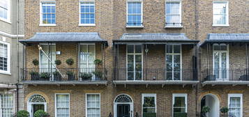 Flat for sale in Cadogan Place, London SW1X