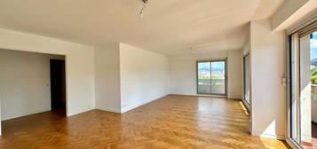 Marseille 9éme, Appartement T4/5 de 136M2 entièrement refait + Terrasse, avec possibilité de Box Fermé en SUS