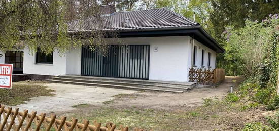 Geräumiges, günstiges 6,5-Raum-Einfamilienhaus mit EBK in Berlin Zehlendorf