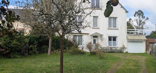 GUEMENE SUR SCORFF GRANDE MAISON DE 130M² ENVIRON AVEC VIE DE PLAIN PIED SUR 2 NIVEAUX PARCELLE DE 587m²