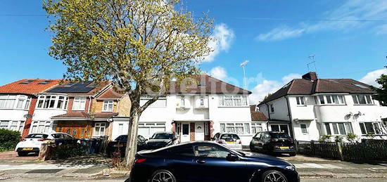 Terraced house to rent in Oakhampton Road, London NW7