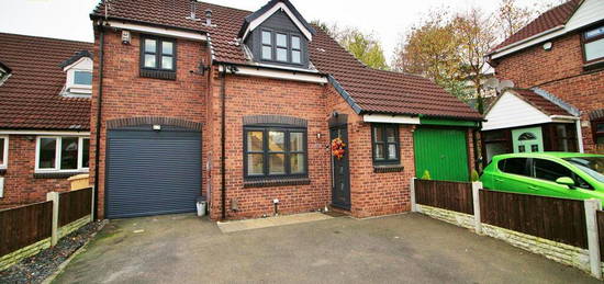 3 bedroom link detached house for sale