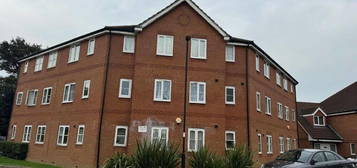 Flat to rent in Greenwood Avenue, Enfield EN3