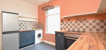 2 bed maisonette to rent