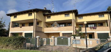 VILLA A SCHIERA A BIBBIANO