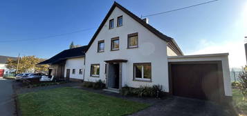 Niederölfen, Bauernhaus mit viel Platz, Scheune und Garagen, Panoramablick