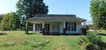 223 N  4th St, Boonville, IN 47601