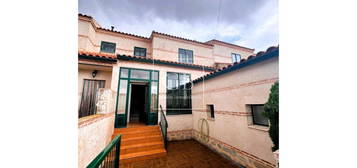 Casa adosada en venta en Noez