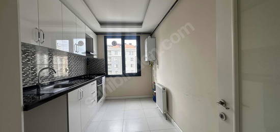 BEYLİKDÜZÜ KAVAKLI SİTEDE KİRALIK TEMİZ 2+1 ARAKAT DAİRE