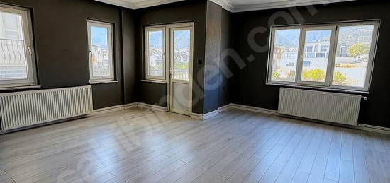 ASLAR'DAN BAŞKARCIDA 3+1 150M2 İÇİ YENİLENMİŞ KİRALIK DAİRE