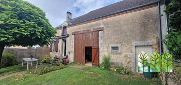 Petite maison de campagne avec grange, jardin et petit terrain