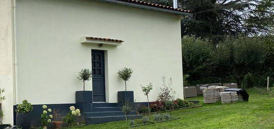 Maison avec grand jardin cloturé et piscine Mussidan