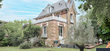 Maison 2 étages à vendre, 7 pièces, 5 chambres, 205 m²