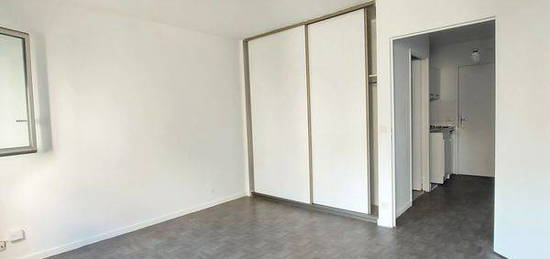 Studio 1 pièce 25 m²