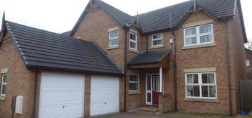 4 bedroom semi-detached house to rent