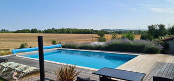 Sud charente.Plain Pied a vendre avec piscine.3ch.SH 176m²