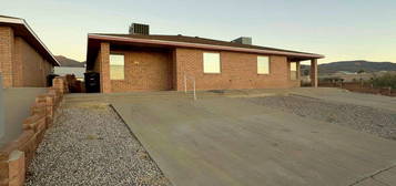 2202 Cornell Ave #A, Alamogordo, NM 88310