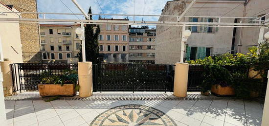 CANNES - RUE D'ANTIBES - TERRASSE 25m²