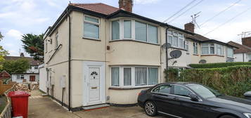 Maisonette to rent in Stafford Avenue, Slough SL2