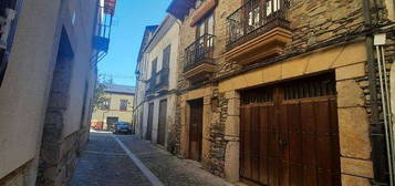 Casa en calle Gil y Carrasco en Villafranca del Bierzo