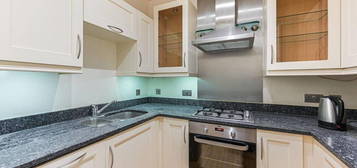 3 bedroom flat for sale