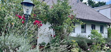 Stilvolles Haus mit traumhaften Garten in ruhiger Lage