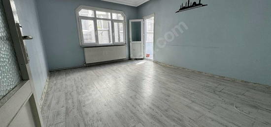 ZEYTİNBURNU YEŞİLTEPE DE 2+1 90m2 1.KAT KİRALIK DAİRE