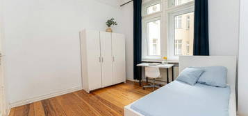 Möbliertes Zimmer in WG zur Miete /  Room in a shared apartment