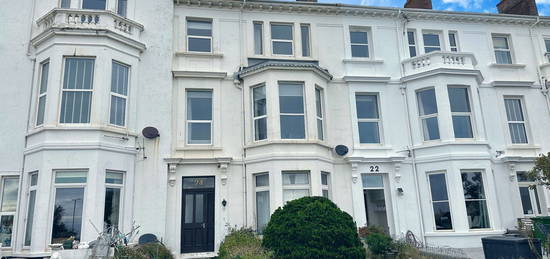 Flat to rent in Alexandra Terrace, Exmouth EX8