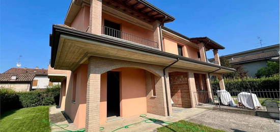 VILLA A SCHIERA IN BIFAMIGLIARE, SAN POSSIDONIO!