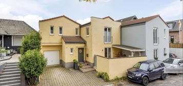 Individuelles Architektenhaus mit Garten und Garage