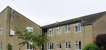 Flat to rent in Glovers Court, Malmesbury SN16