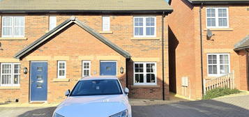 2 bed semi-detached house for sale