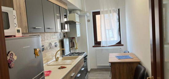 Galata Platou apartament cu 2 camere decomandat Cod:155969